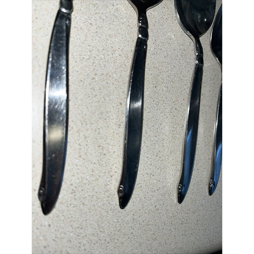 9 Piece Set ONEIDACRAFT PREMIER STAINLESS SHORELINE 3 Forks, 1 Knife & 5 Spoons.